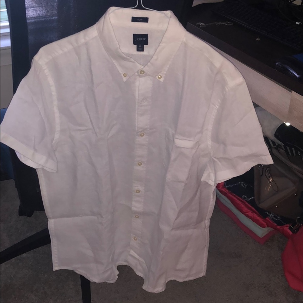slim fit  linen shortsleeve button down
